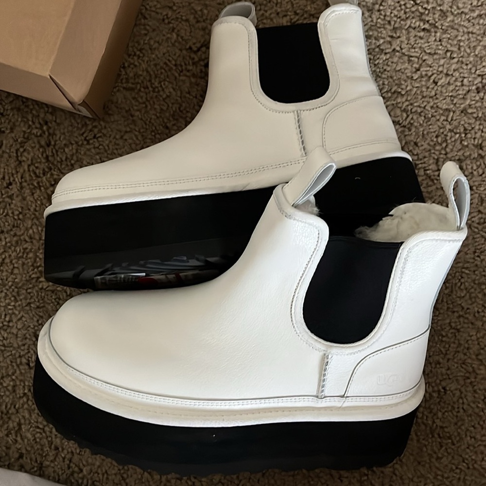 Ugg Black White Neumel Platform Boot, like new - Picture 2 of 7